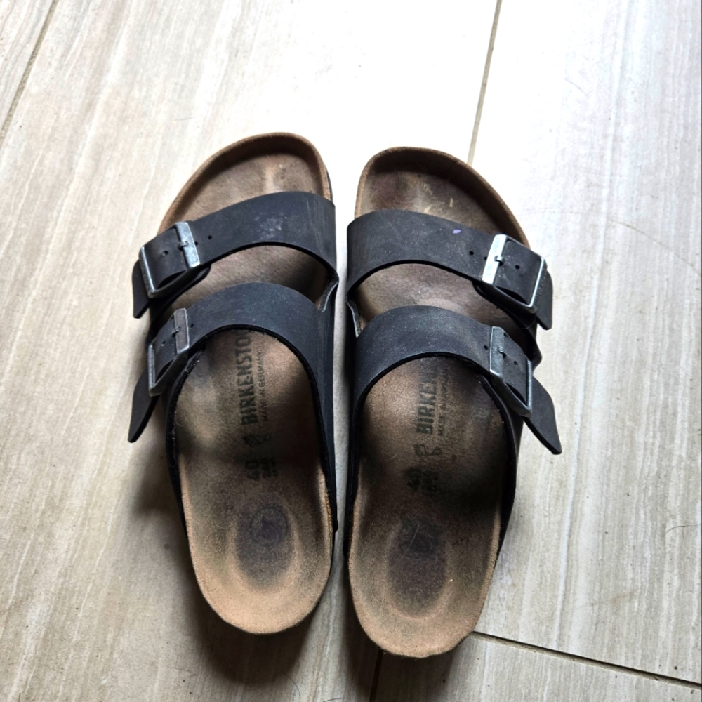 Birkenstock BLACK Sandals with Buckles. Sz 9 (40)